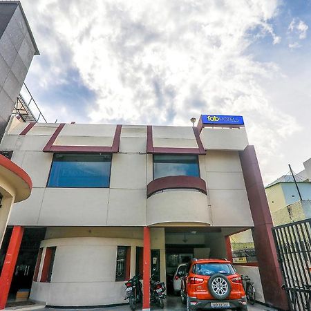 Hotel Executive Hasanganj Bagian luar foto
