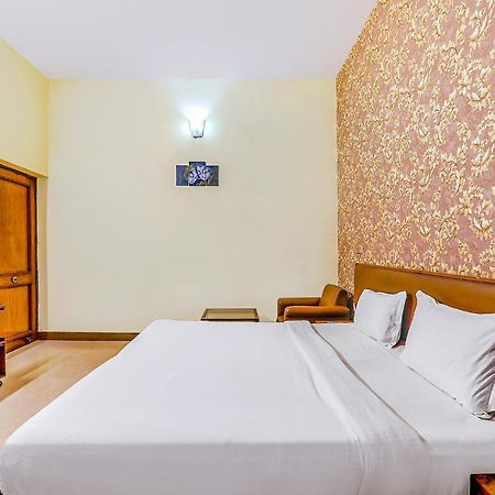 Hotel Executive Hasanganj Bagian luar foto