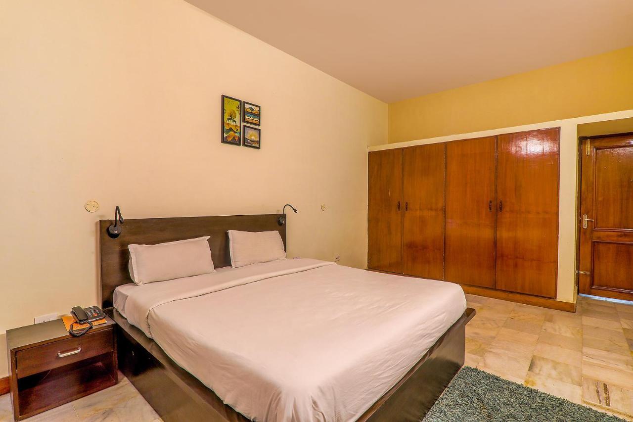 Hotel Executive Hasanganj Bagian luar foto