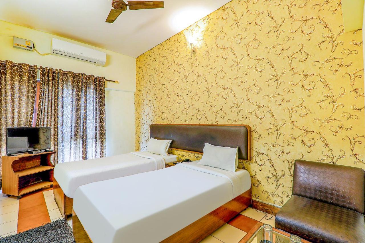 Hotel Executive Hasanganj Bagian luar foto
