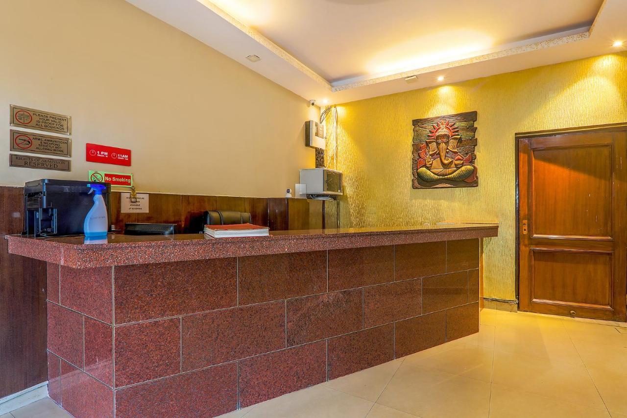 Hotel Executive Hasanganj Bagian luar foto