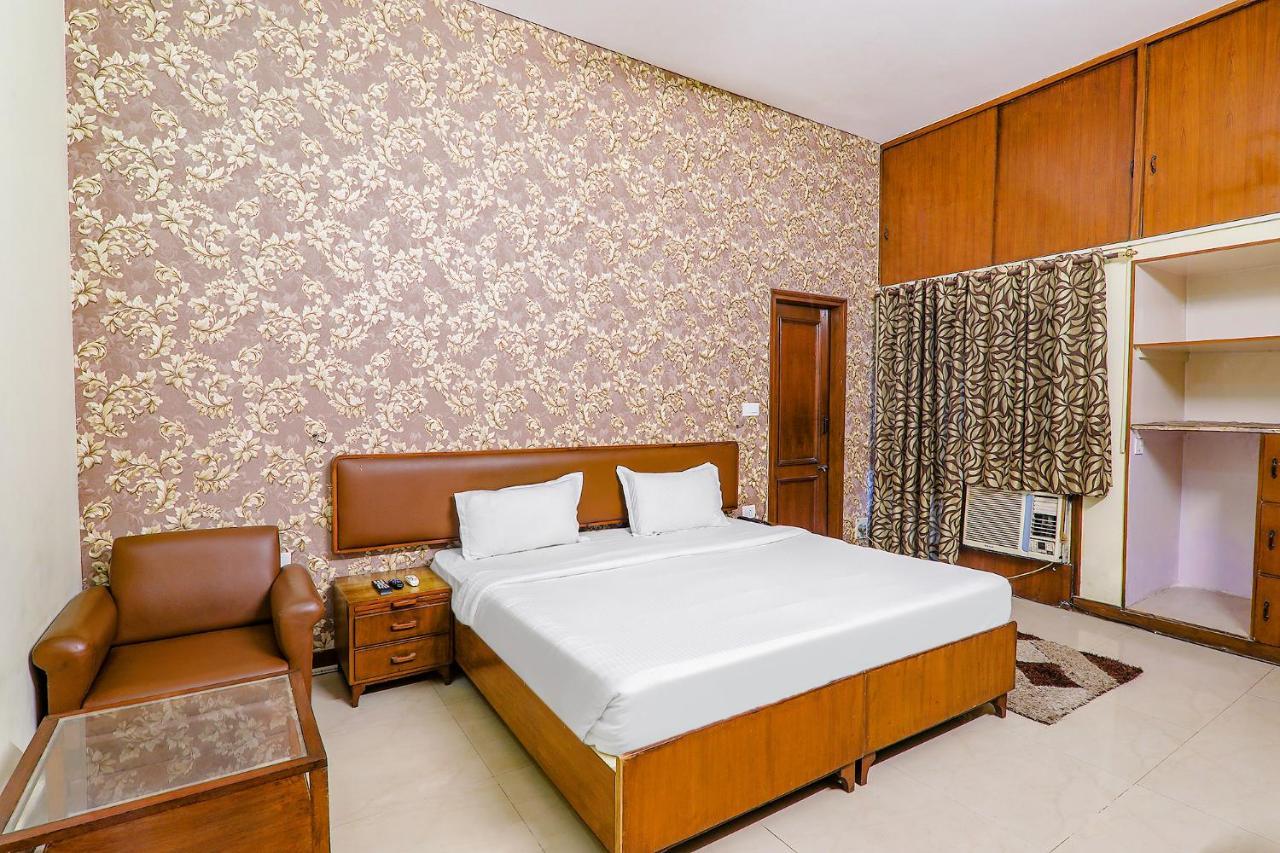 Hotel Executive Hasanganj Bagian luar foto