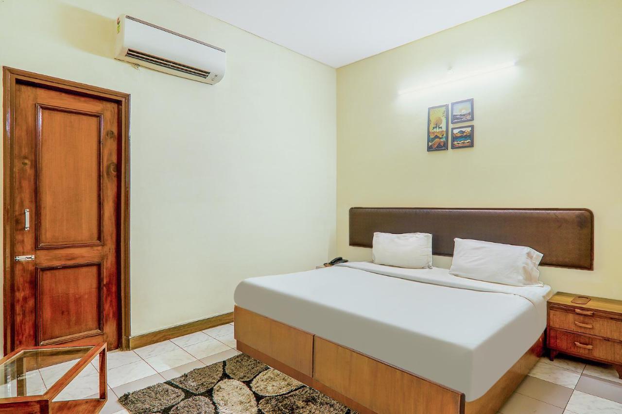 Hotel Executive Hasanganj Bagian luar foto