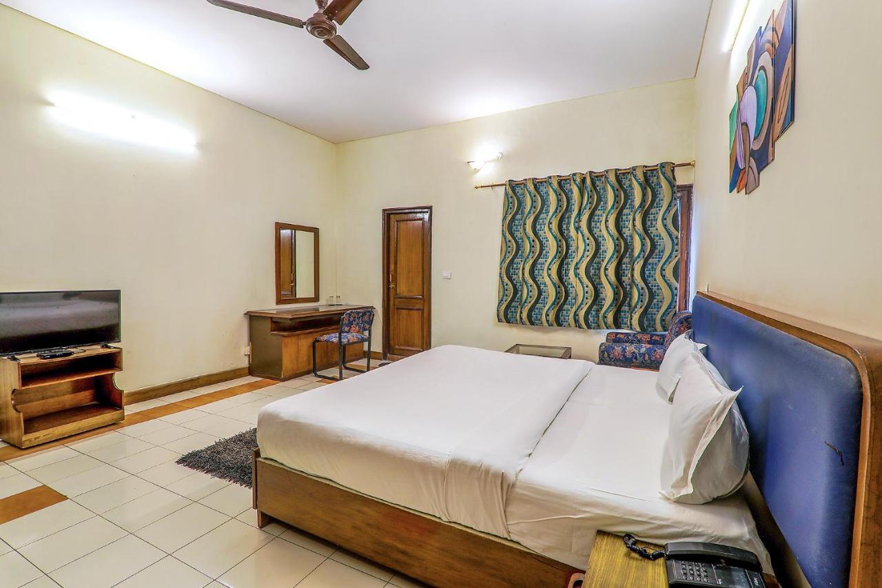 Hotel Executive Hasanganj Bagian luar foto