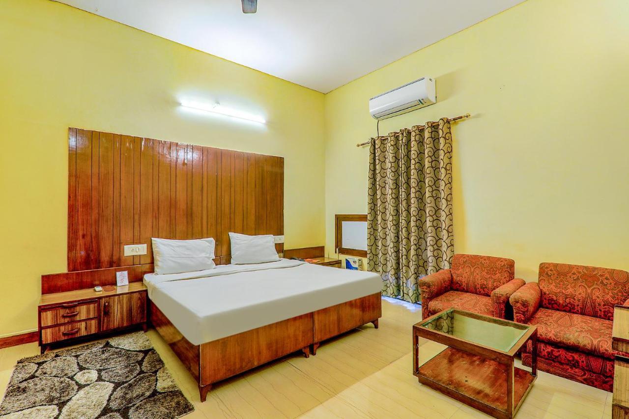 Hotel Executive Hasanganj Bagian luar foto