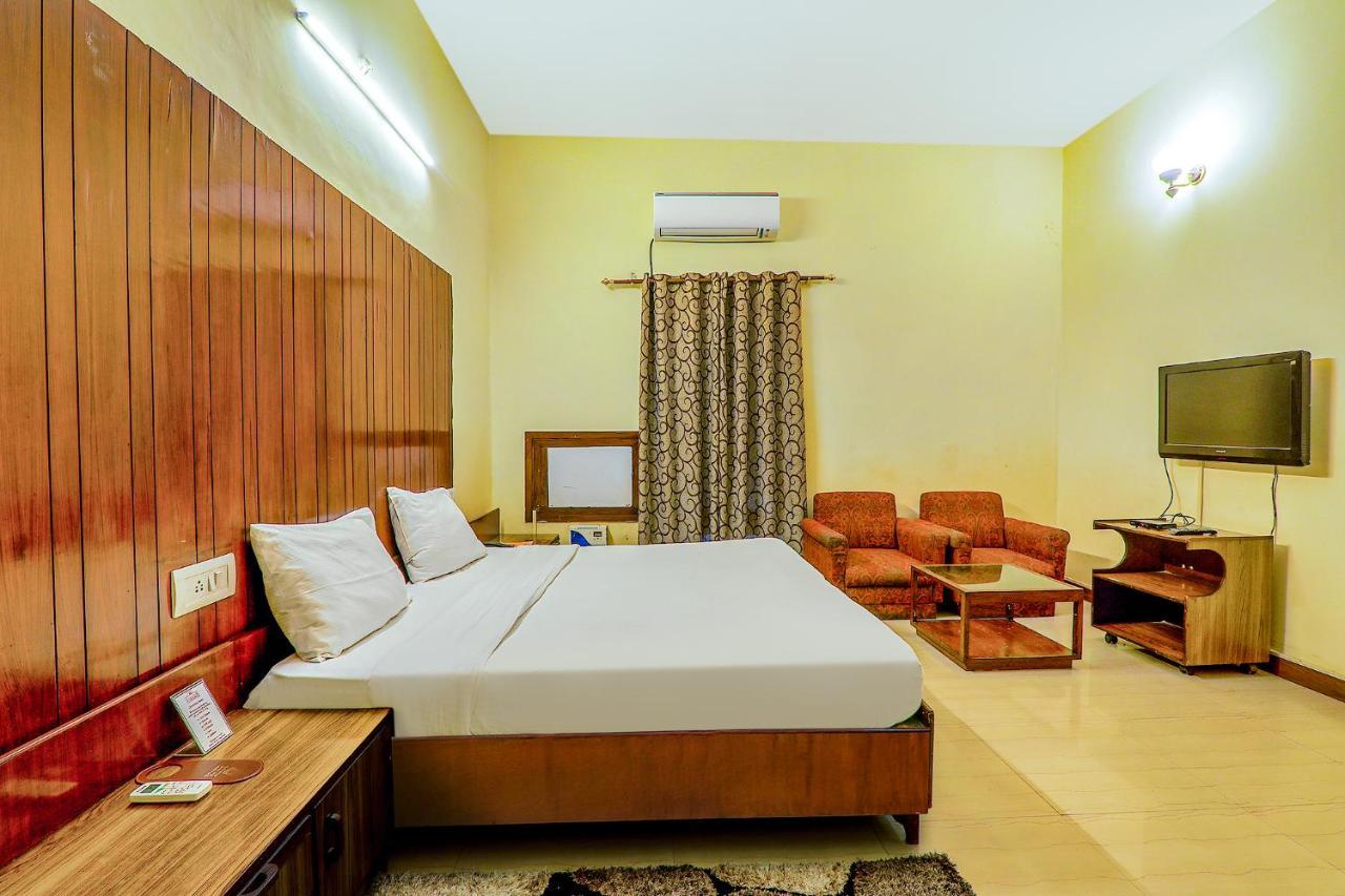 Hotel Executive Hasanganj Bagian luar foto