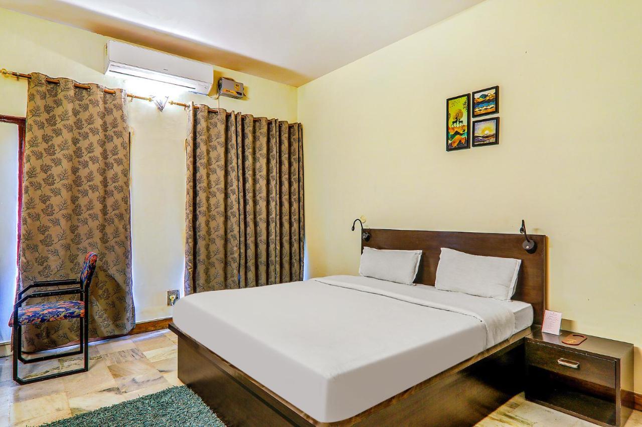 Hotel Executive Hasanganj Bagian luar foto