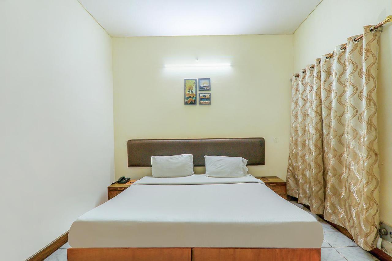 Hotel Executive Hasanganj Bagian luar foto