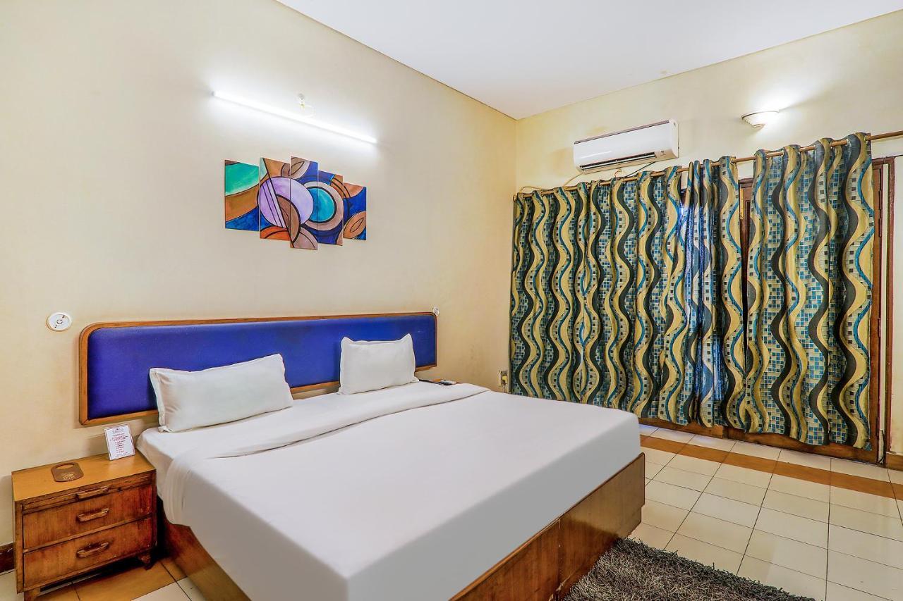 Hotel Executive Hasanganj Bagian luar foto